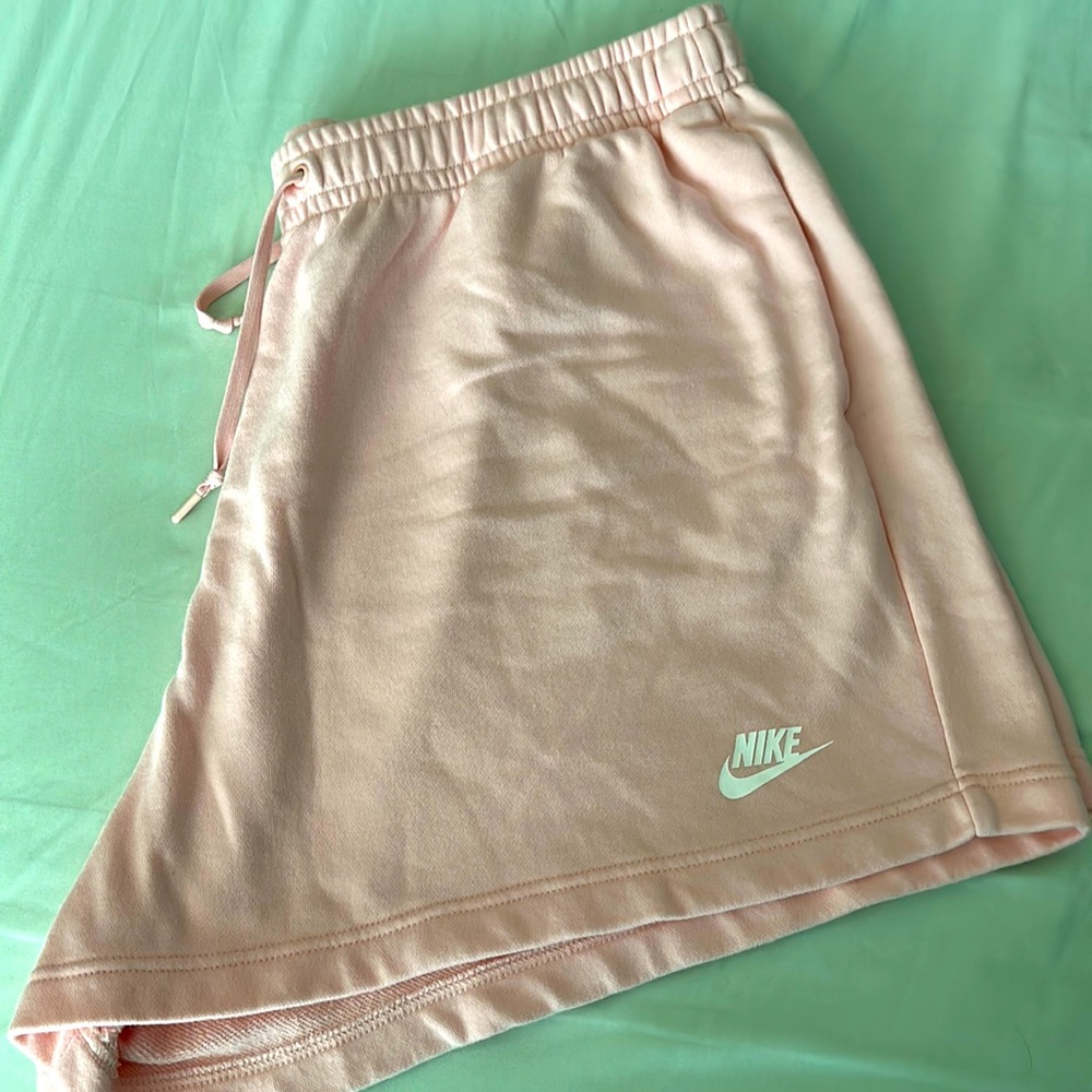 Baby pink women’s Nike loose fit shorts size 1X
